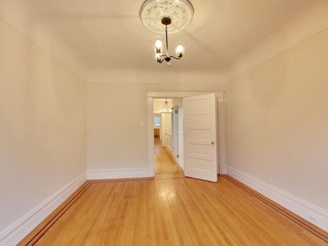 Building Photo - 617 Natoma St