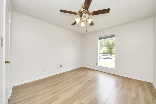 Building Photo - 6230 Grandvale Dr