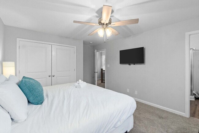 Building Photo - 863 Central Ave