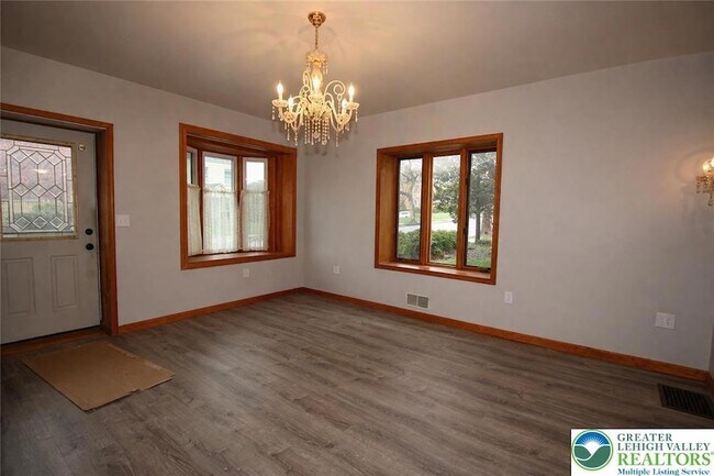 Building Photo - 513 Cattell St