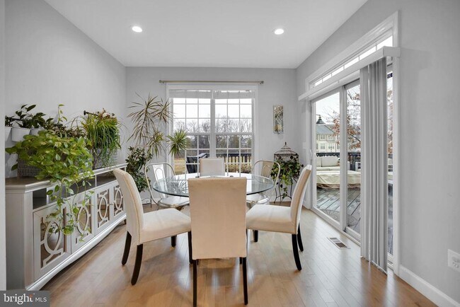 Building Photo - 42598 Chisholm Dr
