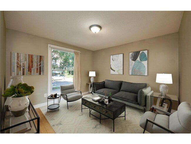 Building Photo - 1036 15th Ave SE