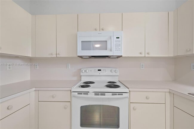 Building Photo - 1180 NE 41st Ave