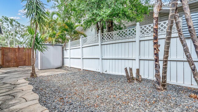 Building Photo - Charming 2BR/2BA with Bonus Room South Tam...