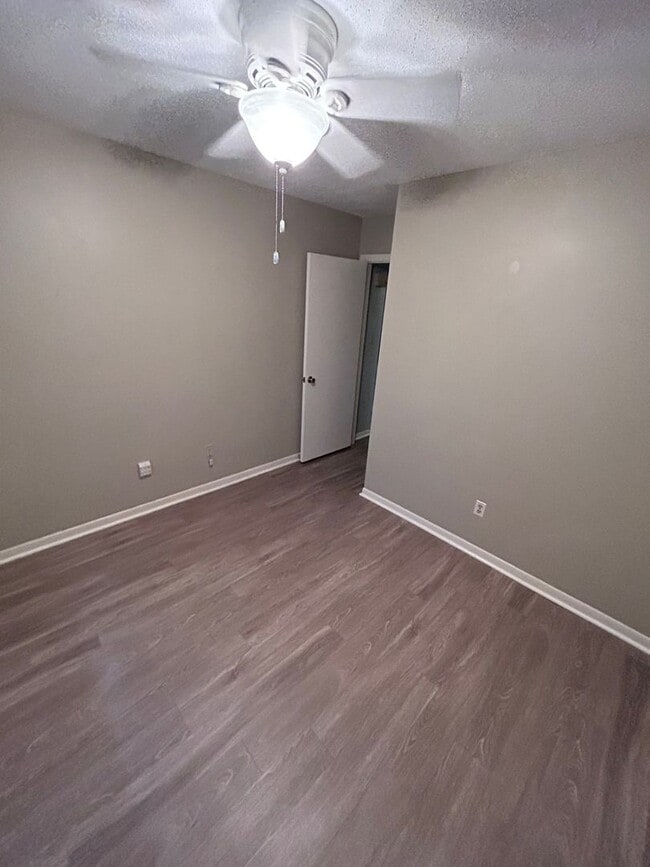 Building Photo - 3379 Division Ave SW