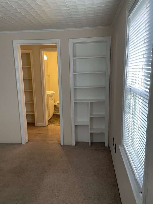 Built-in - 46 Martinview Rd