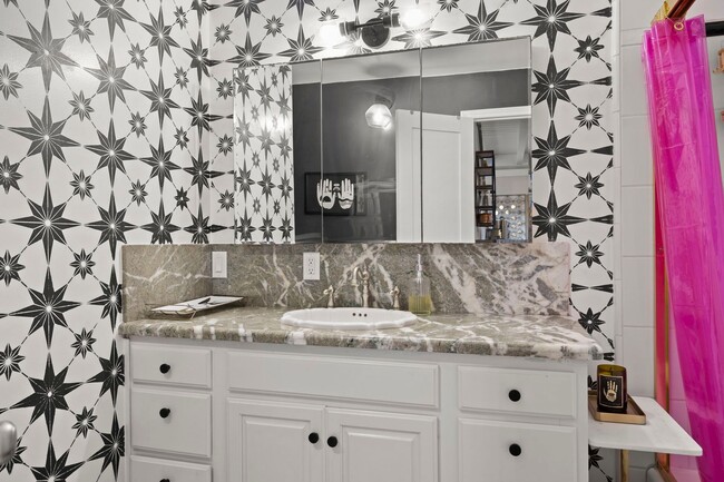 Building Photo - Ventura | Pierpont | 4 Bedroom + 3 Bathroom