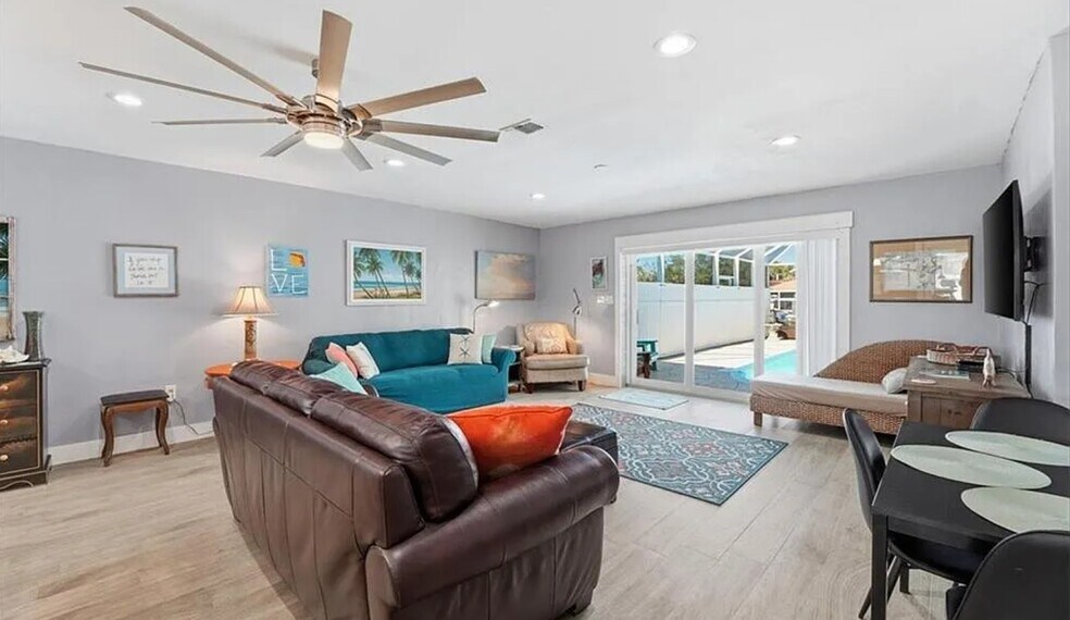 Building Photo - 4836 Esplanade St