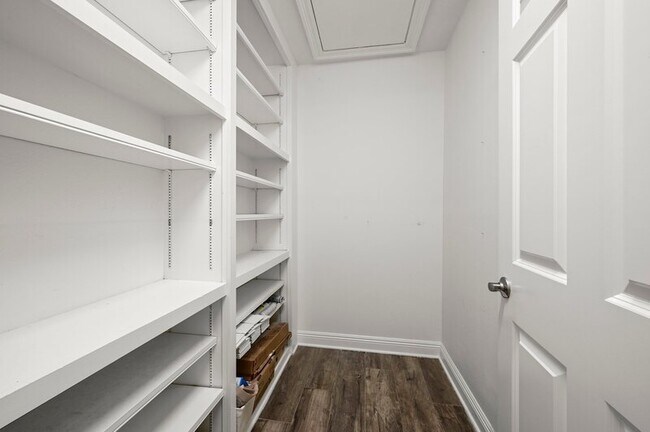 Building Photo - 5475 S Ridge Dr