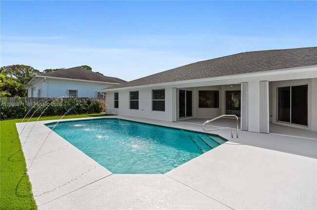 Building Photo - 5923 Loxahatchee Pines Dr