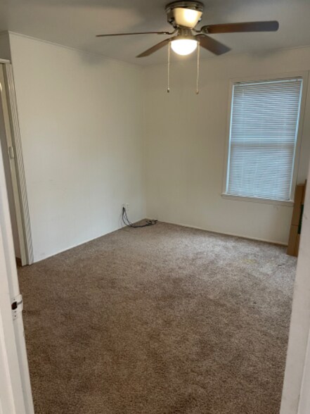 Building Photo - 601 E Kay St