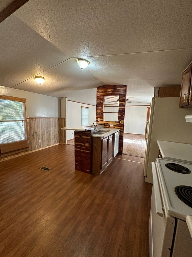 Building Photo - Owner financing only