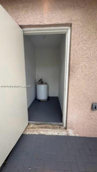 Building Photo - 746 NW 105th Pl