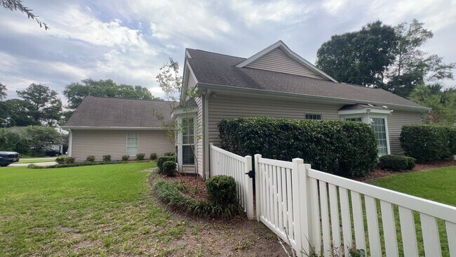 Building Photo - 1760 Parsons Way