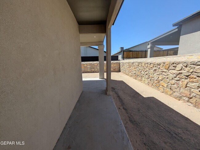 Building Photo - 132 Esther Trl