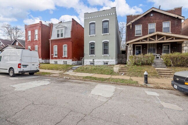 Primary Photo - 3833 Oregon Ave