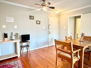 Building Photo - 1 Bed 1 Bath!  Pets Welcome!  Parking!