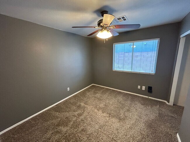 Building Photo - 15808 W Yavapai St