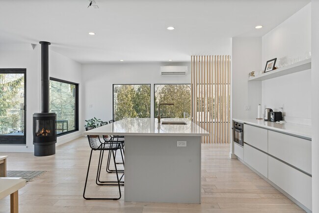 Building Photo - 44 Eagles Ln