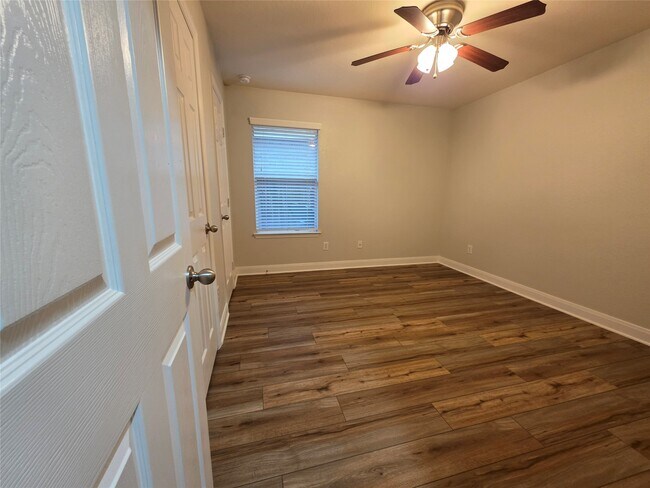 Building Photo - 3011 Crescent Oaks Park Ln