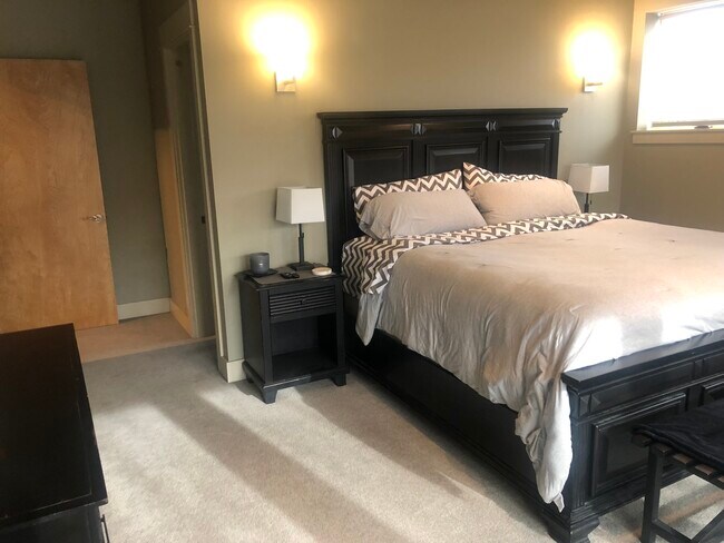 Building Photo - 706 SW Industrial Way