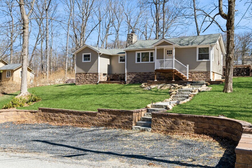 Building Photo - 100 Poplar Ln