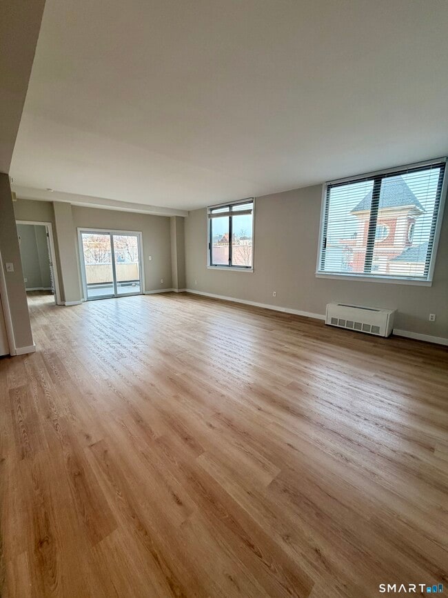 Building Photo - 49 Day St