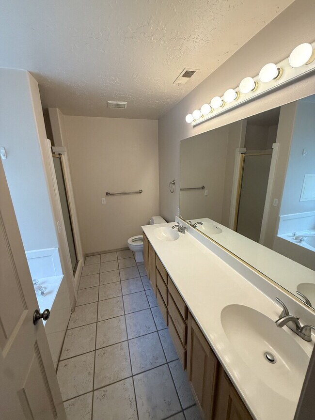 Building Photo - 1569 Tamarisk Dr