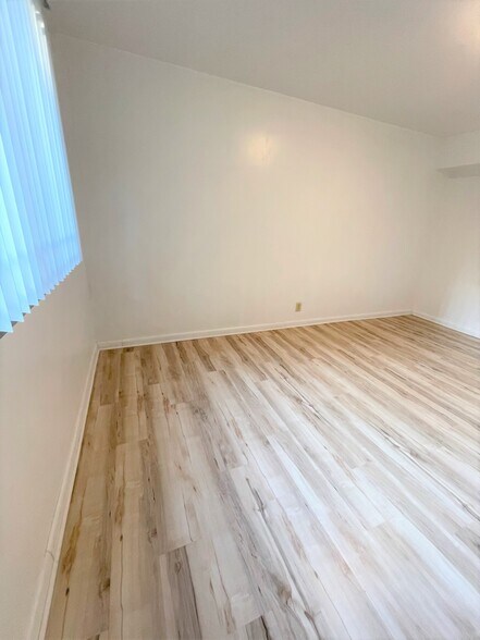 Building Photo - 5712 Phillips Ave