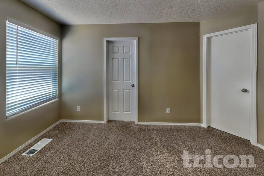 Building Photo - 6407 Black Hawk Dr NE