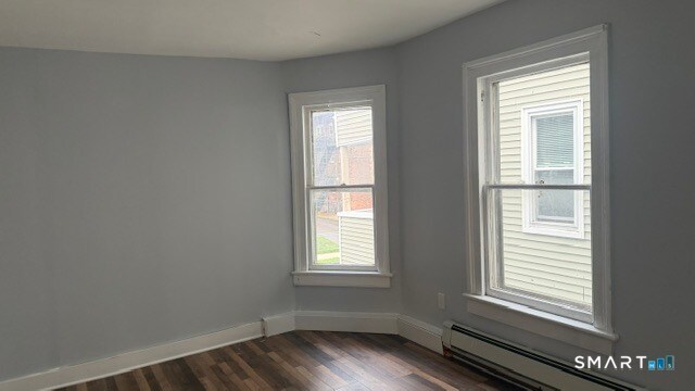 Building Photo - 1087 Kossuth St