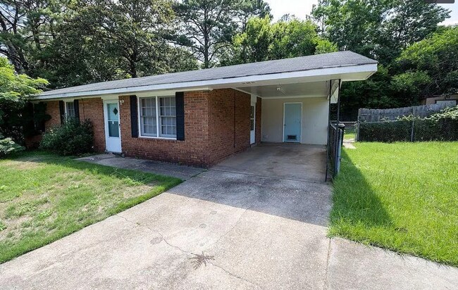 Building Photo - Beautiful home available today!