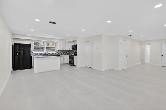 Building Photo - 2630 SW 49th Ct