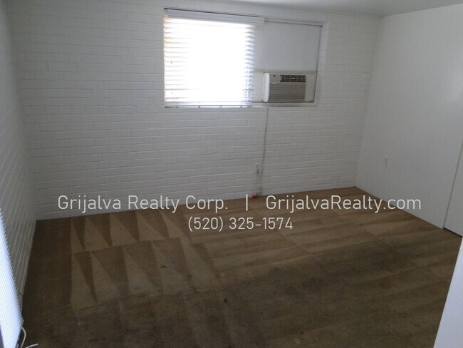 Building Photo - 1415 E Lester St