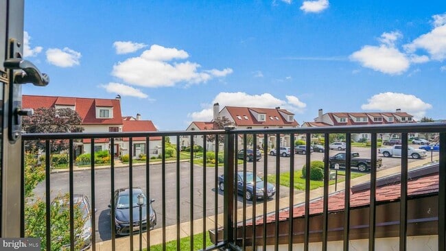 Building Photo - 26 Queen Anne Way