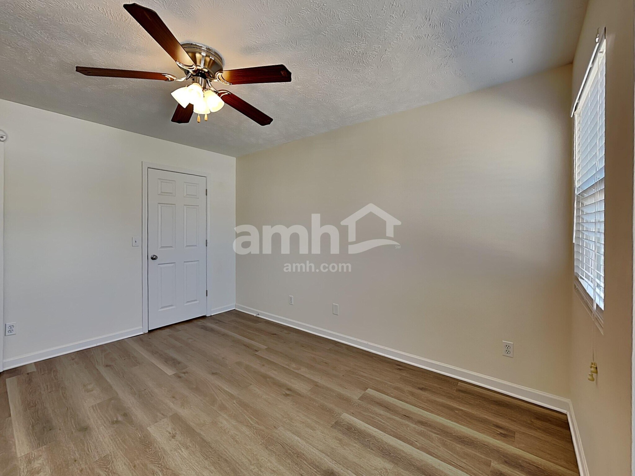 Building Photo - 2840 Meadow Gln