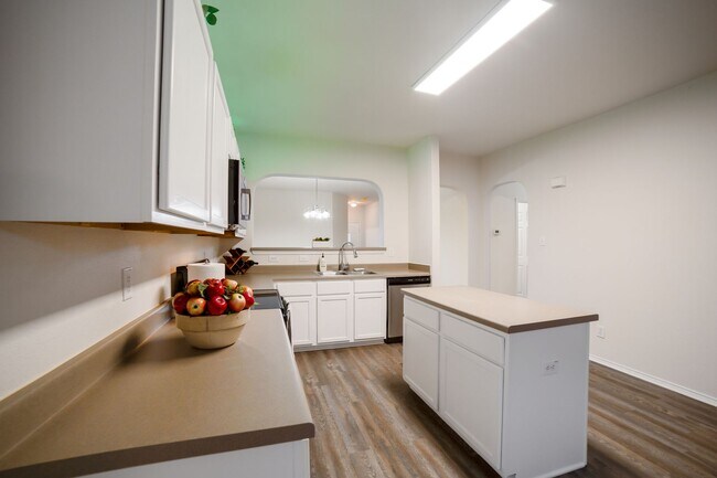Building Photo - 27110 Saddlefoot Way
