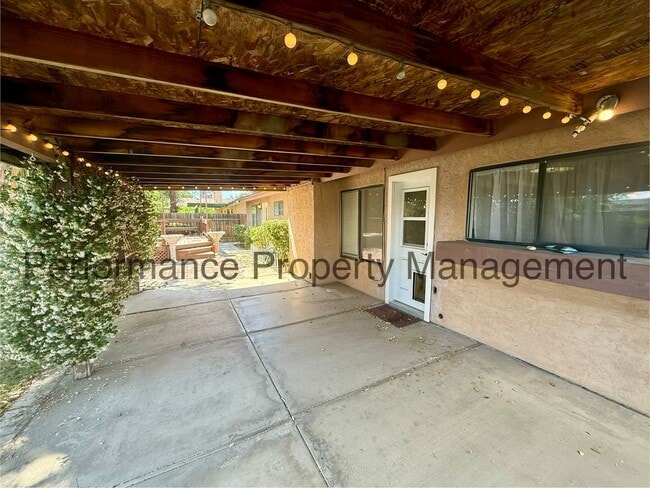 Building Photo - Stunning 3 Bed/2 Bath SW Bakersfield Home w/ RBP & $0 Deposit Option