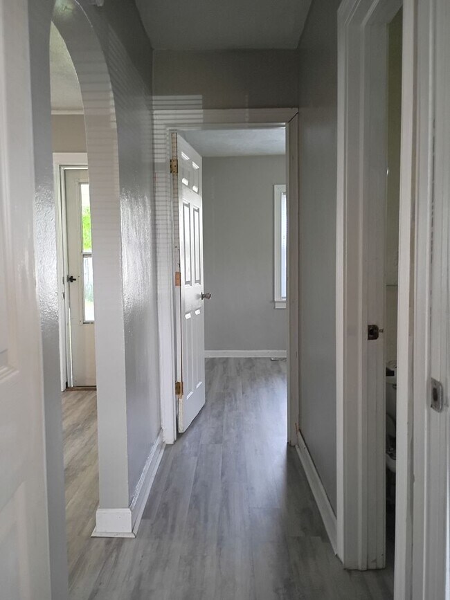 Building Photo - 2815-2815 1/2 S Pershing Dr