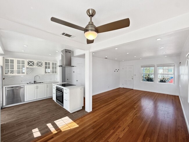 Building Photo - Charming 3BR Home with Expansive Backyard ...