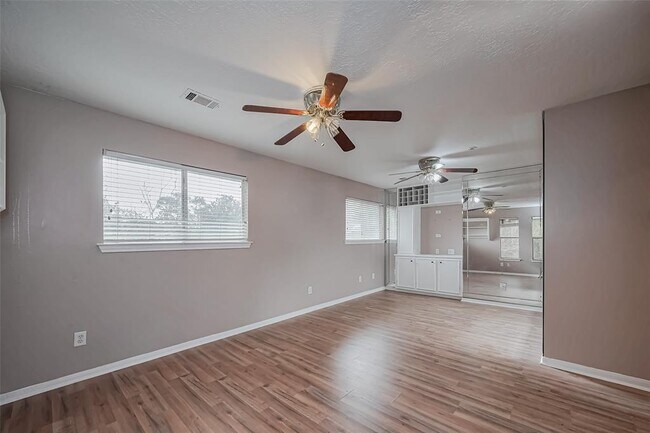 Building Photo - 4015 Black Locust Dr