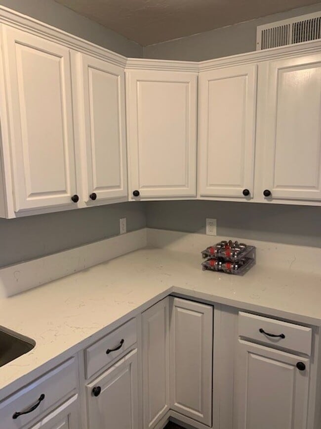 Building Photo - 1109 13th St