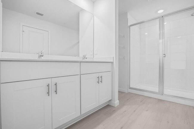 Building Photo - 621 Salisbury Cir