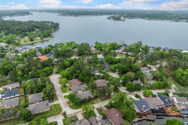 Building Photo - 3718 Treasure Island Dr