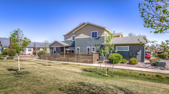 Building Photo - Westside 3 Bed Townhouse in Gold Hill Mesa