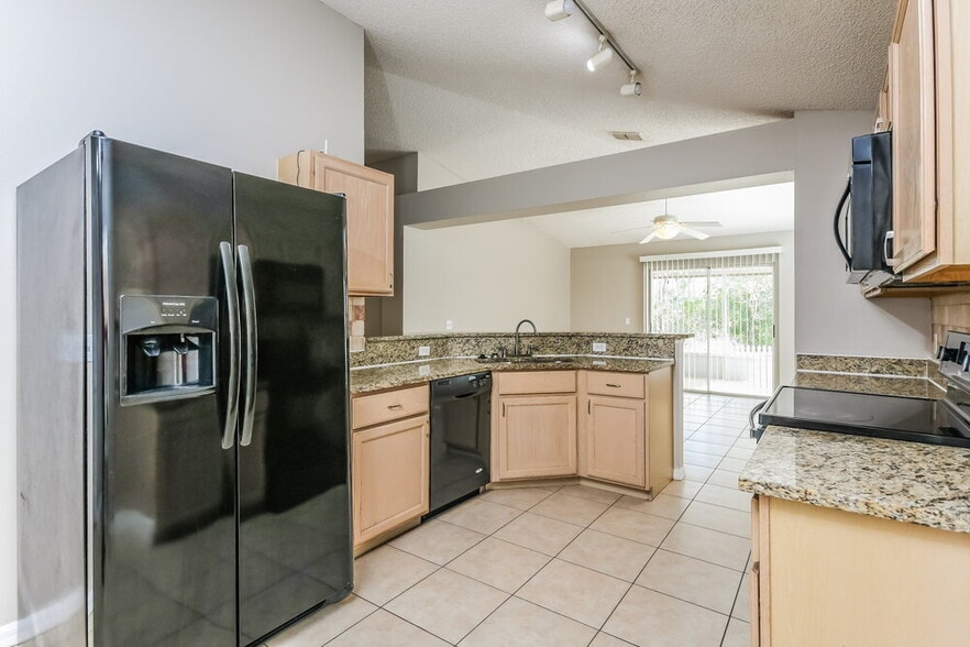 Building Photo - 14552 Lake Price Dr