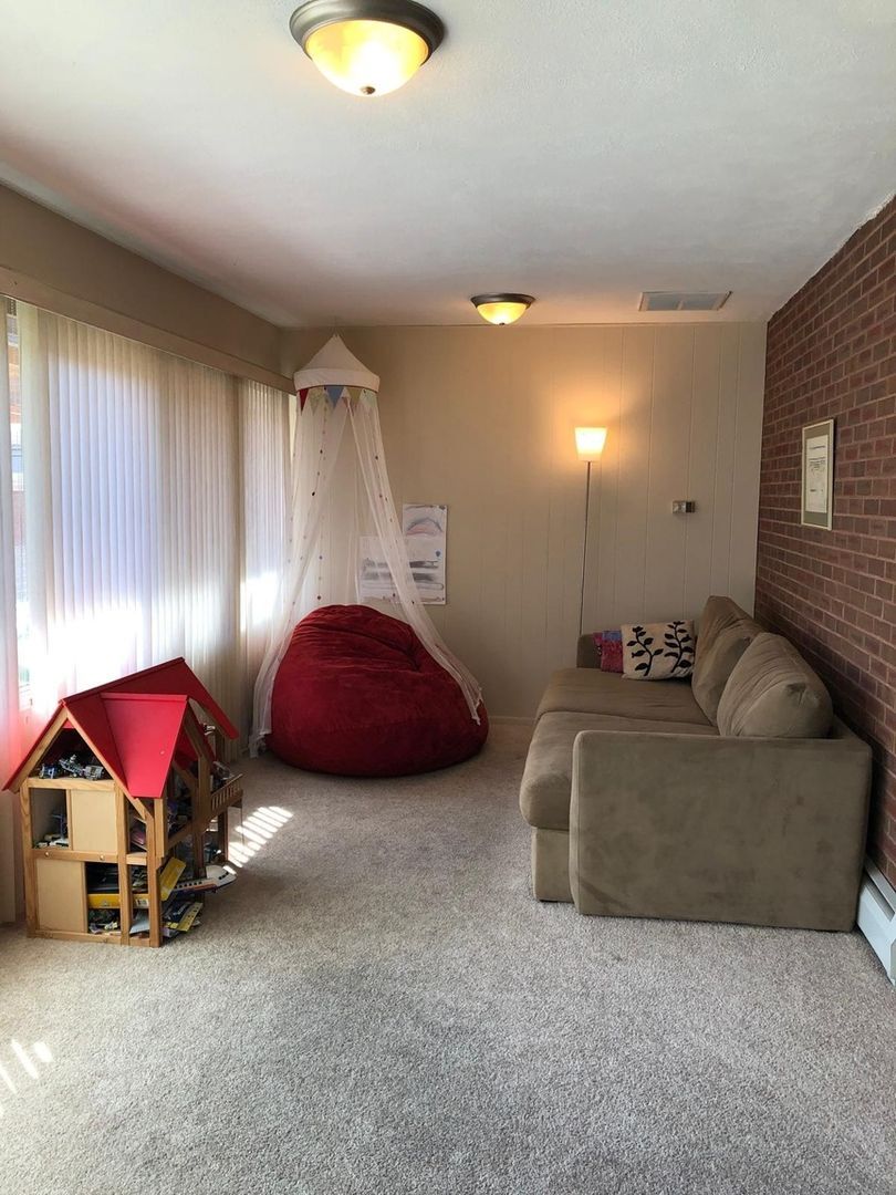 Building Photo - 355 S Newport Way