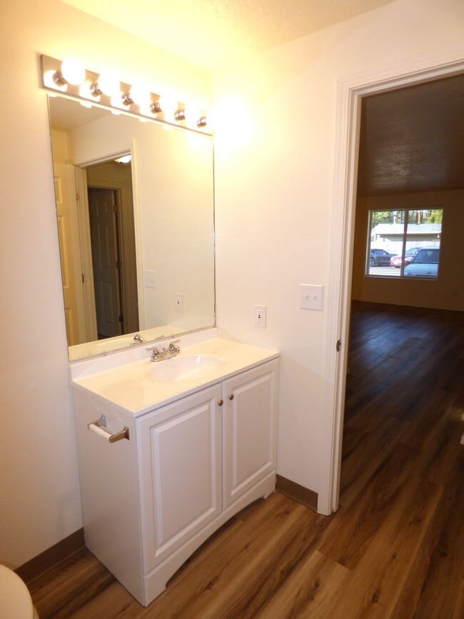 Building Photo - Rent Special: 1/2 Off March's Rent - Ground Level 2 Bed 1 Bath W/ Air Conditioning