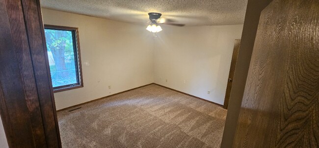 Building Photo - 1022 W Catalpa St