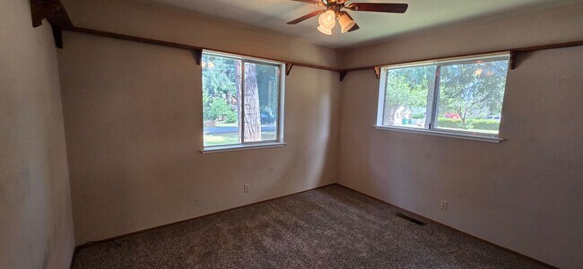 Building Photo - 2 bedroom home in Grass Valley